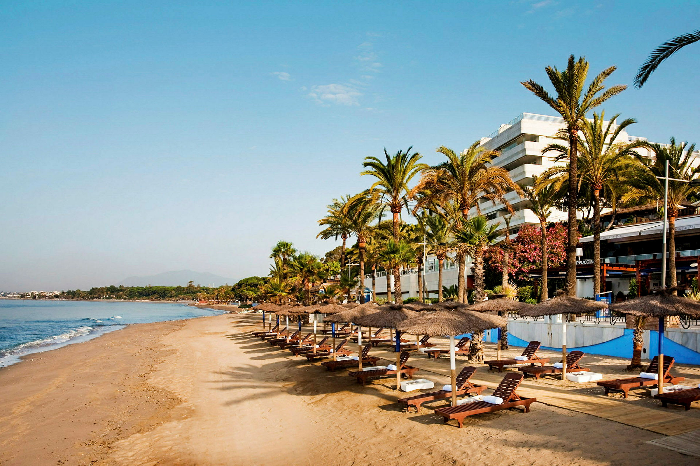 Cappuccino Beach on aivan hotellin alapuolella