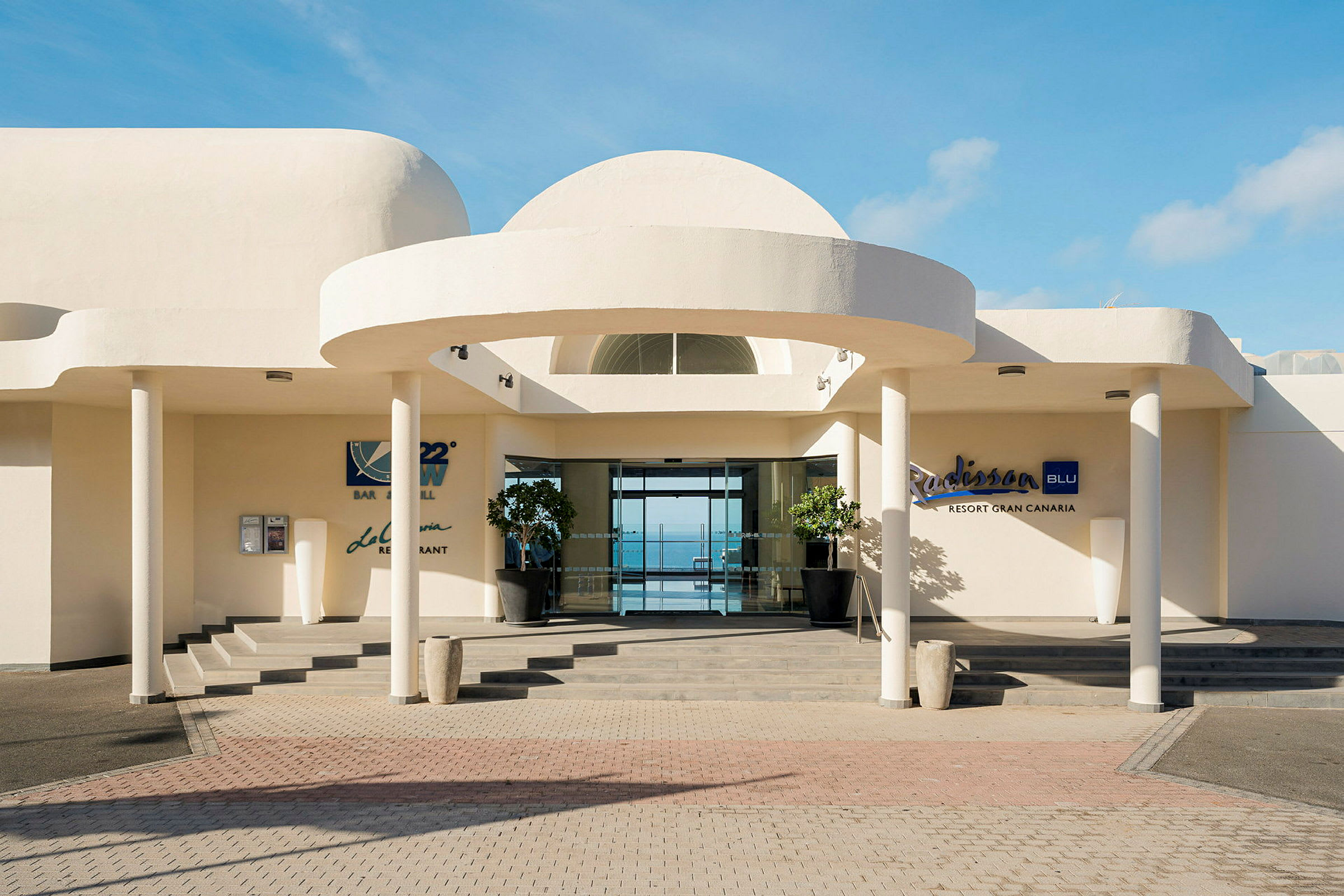 Radisson Blu Resort Gran Canaria -sisäänkäynti. (Tekoälyn luoma teksti)