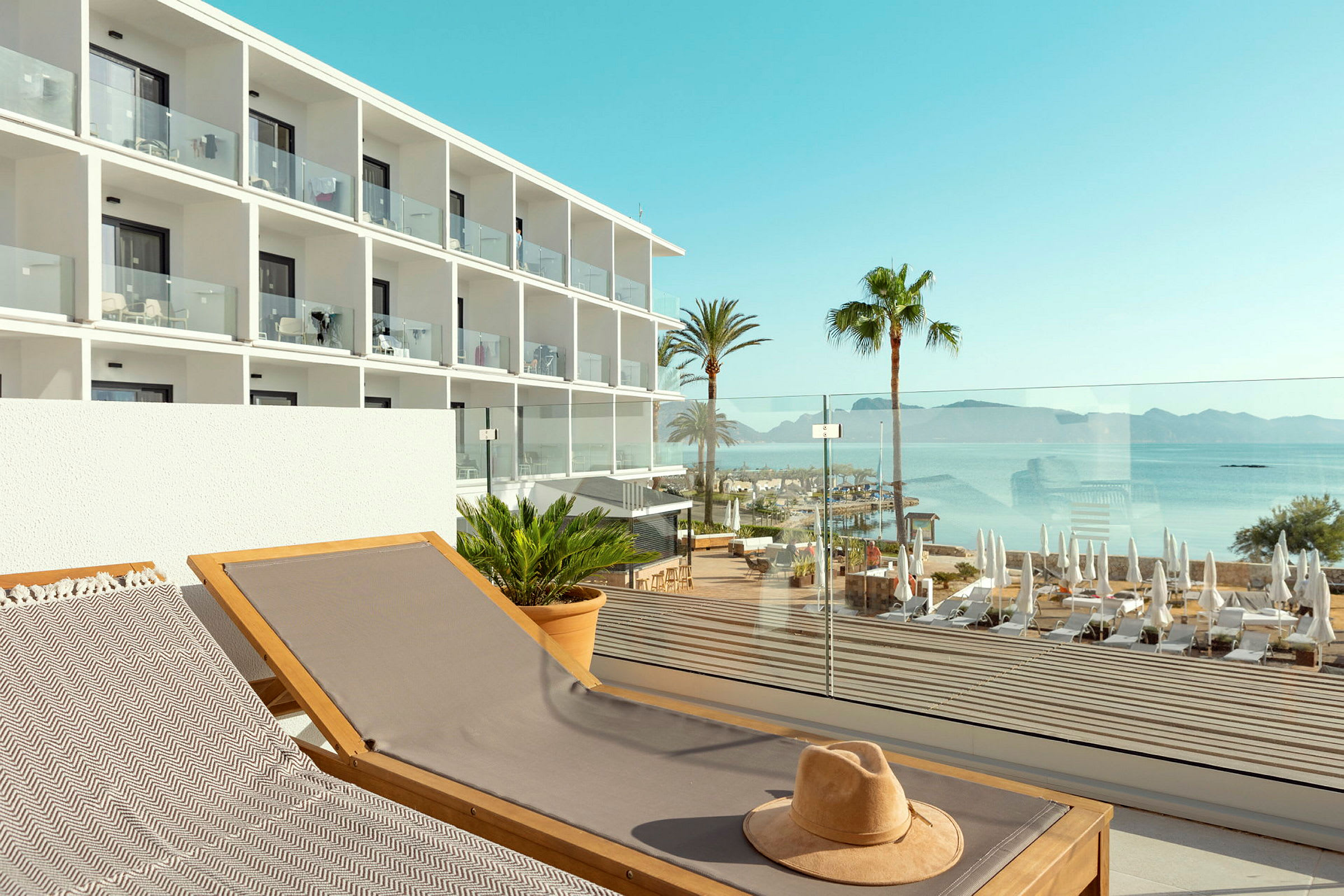 Pienempi Prime Lounge Suite, 1 huone, suuri parveke ja merinäköala