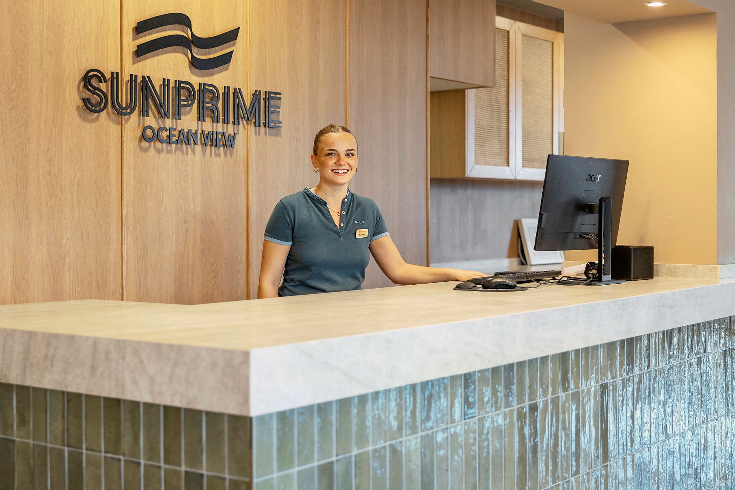 Sunprime Ocean View -hotellin vastaanotto. (Tekoälyn luoma teksti)