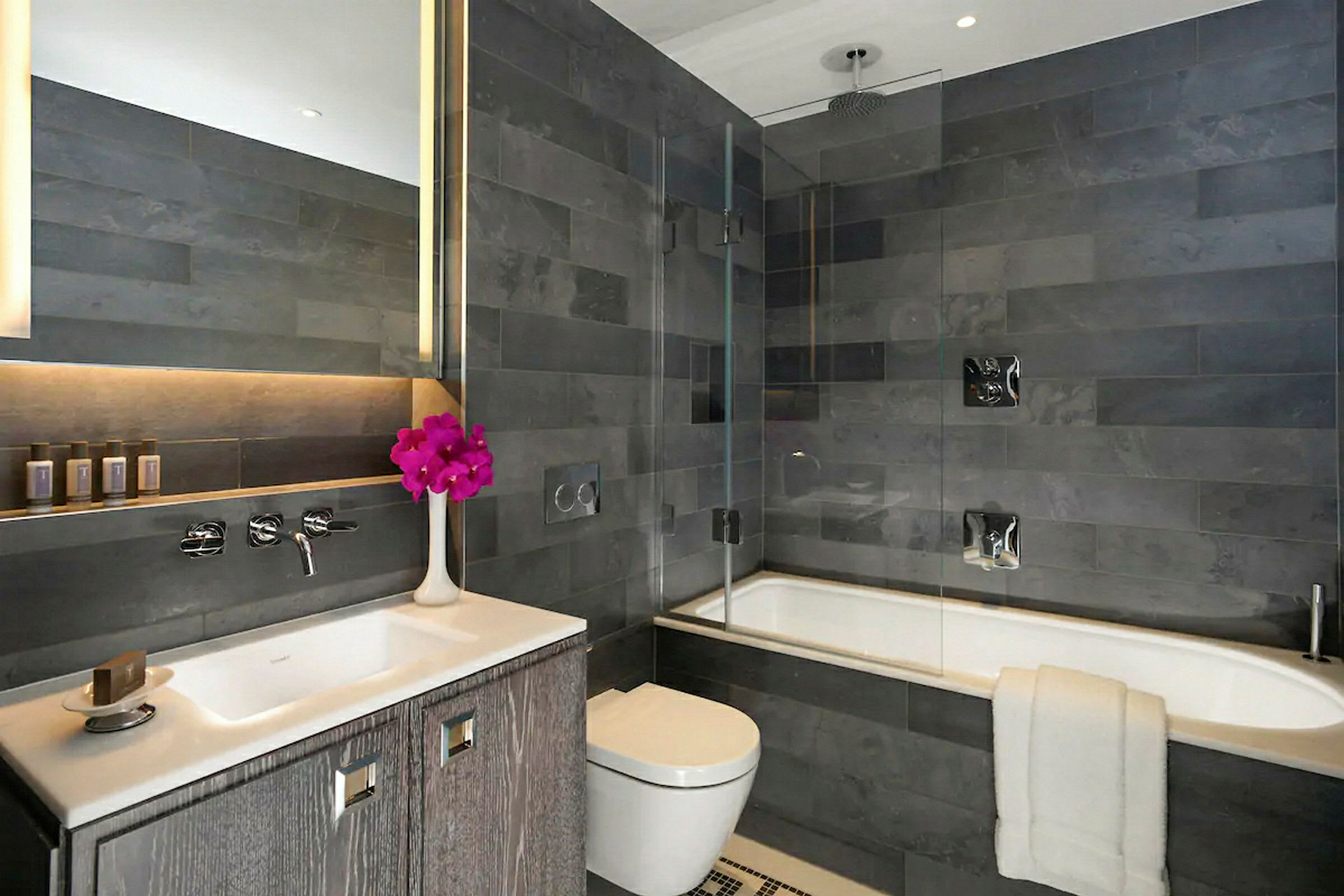 Deluxe Double -huoneen kylpyhuone