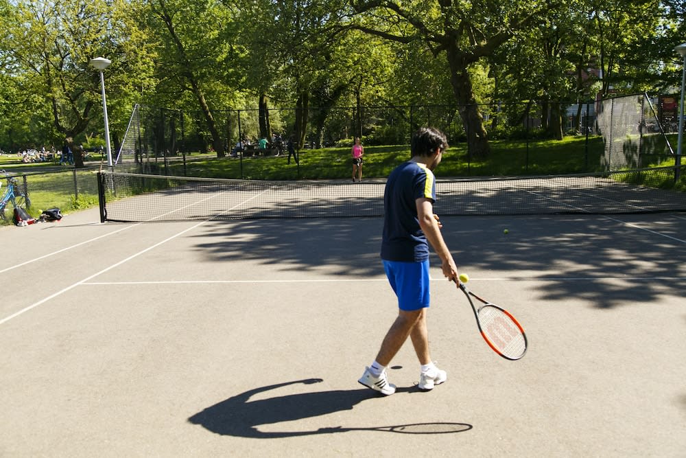 Tenniskenttä