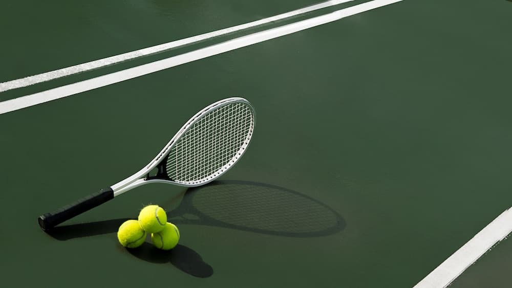 Tenniskenttä