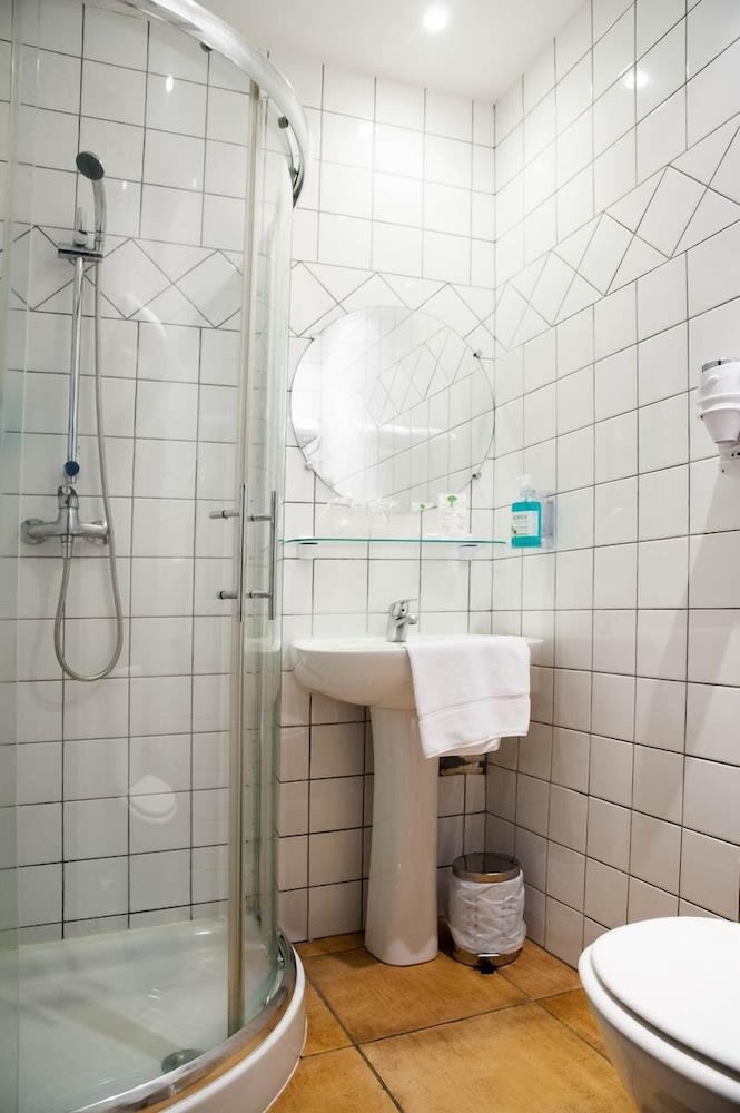 Kylpyhuoneen suihku
