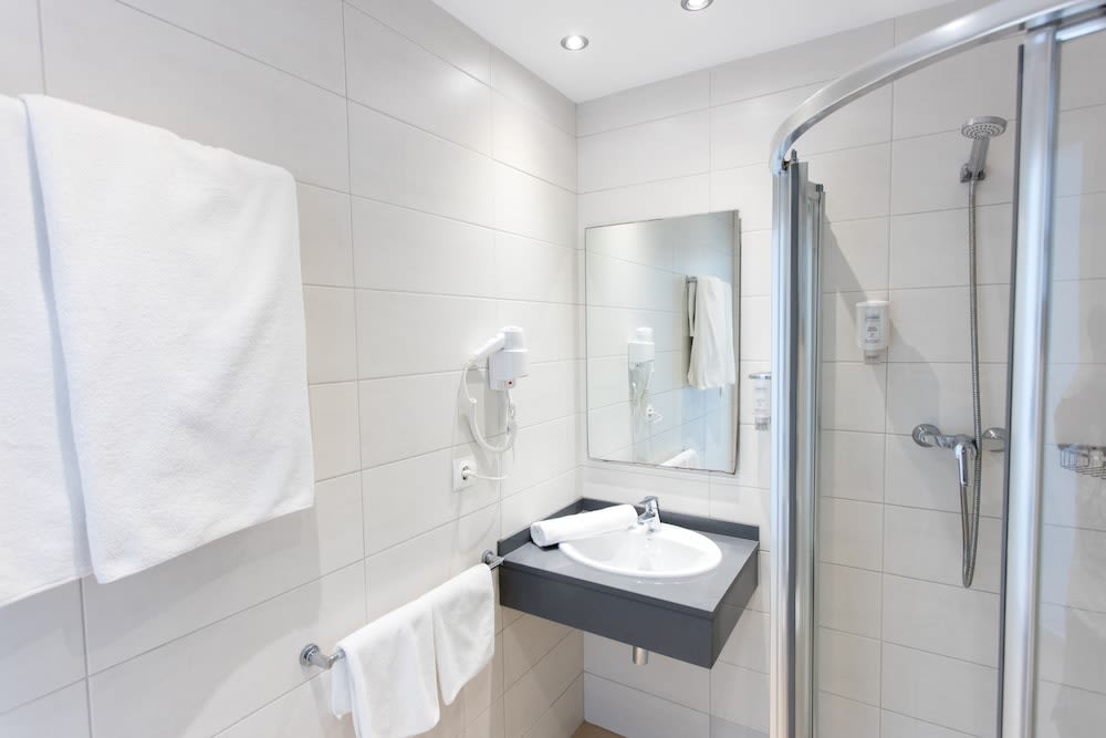 Kylpyhuoneen pesuallas