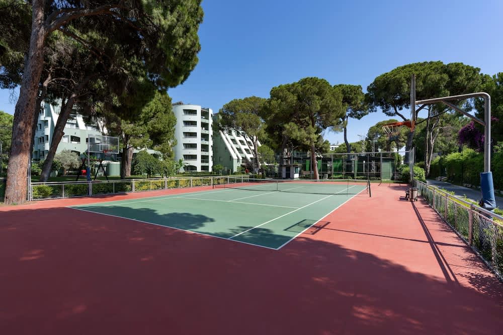 Tenniskenttä