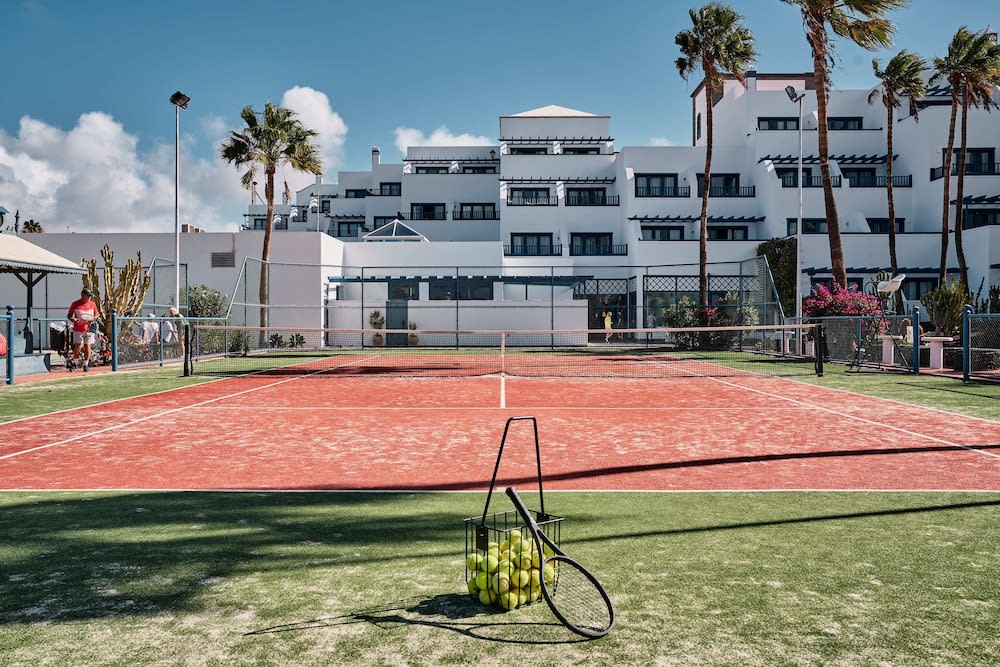 Tenniskenttä