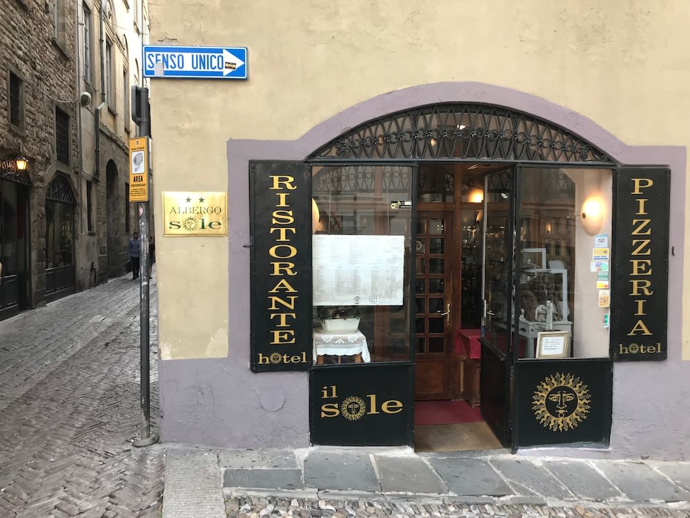 Majoituspaikan sisäänkäynti