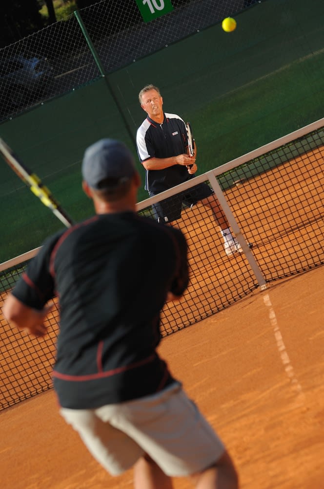 Tenniskenttä