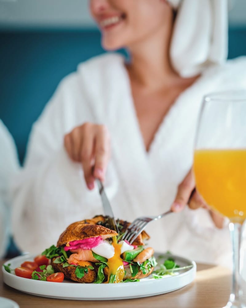 Ruokailu omassa huoneessa