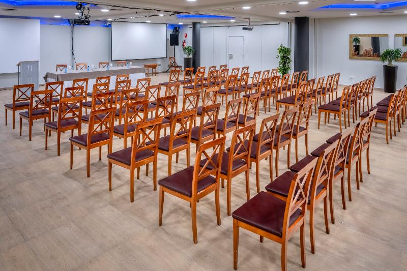 Konferenssit