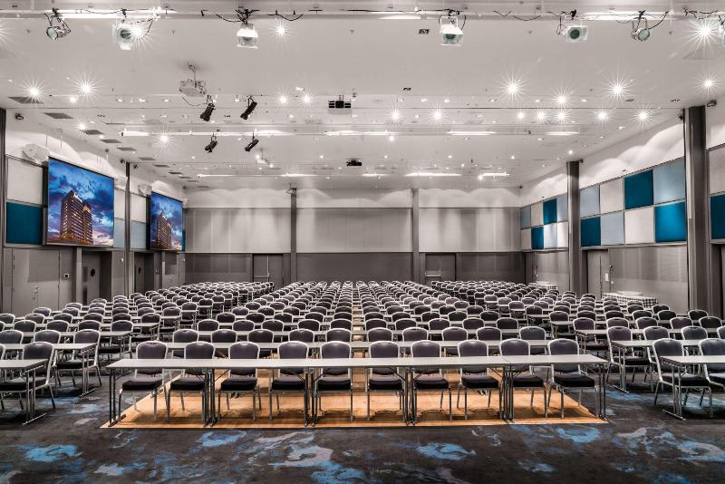 Konferenssit