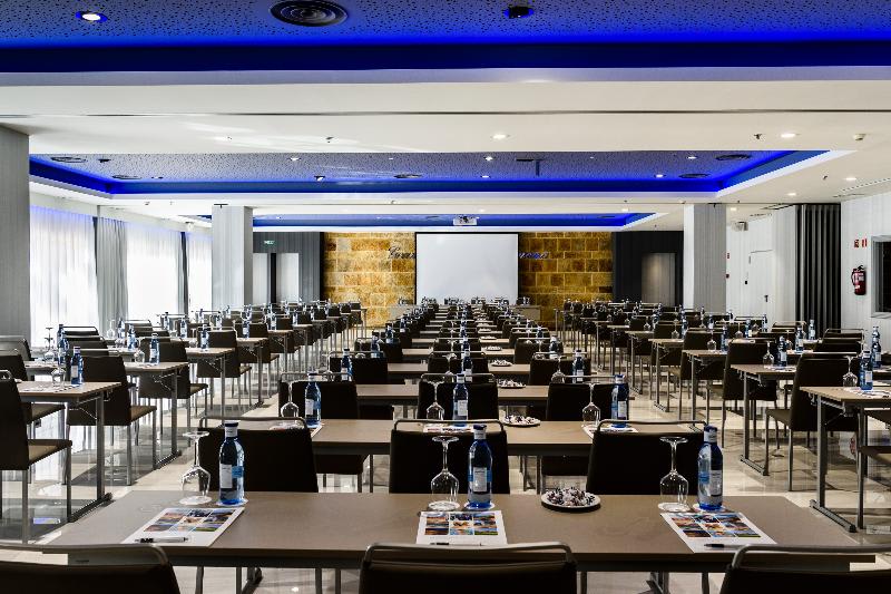 Konferenssit