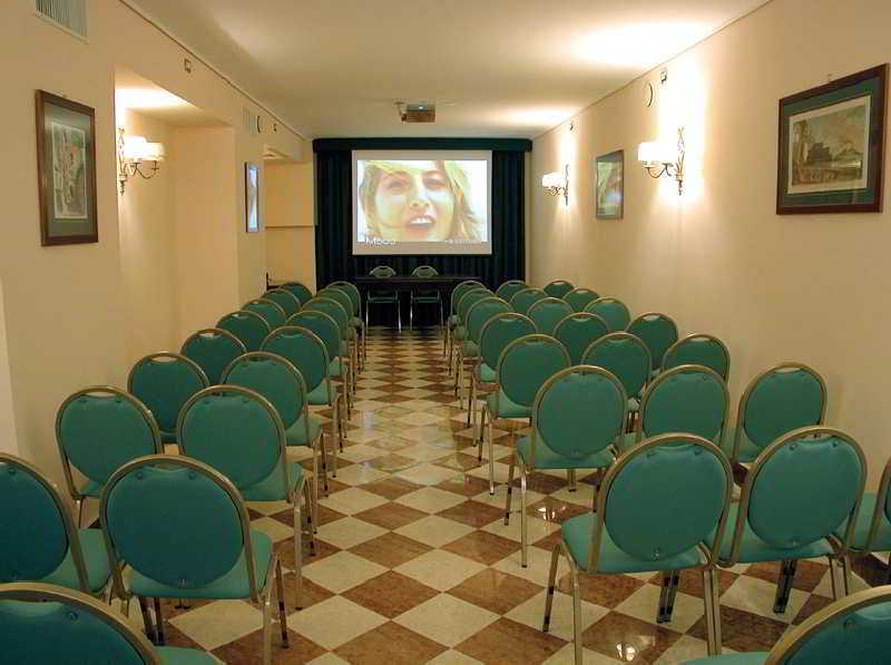 Konferenssit