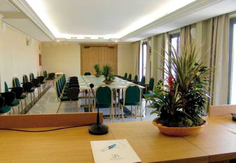 Konferenssit