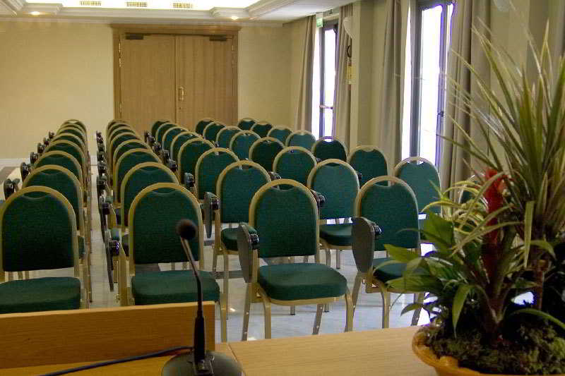 Konferenssit
