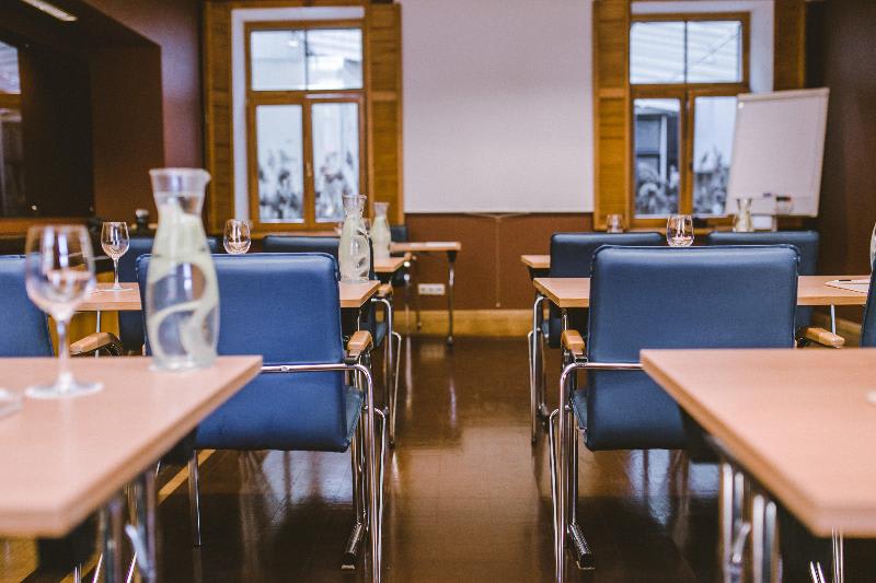 Konferenssit