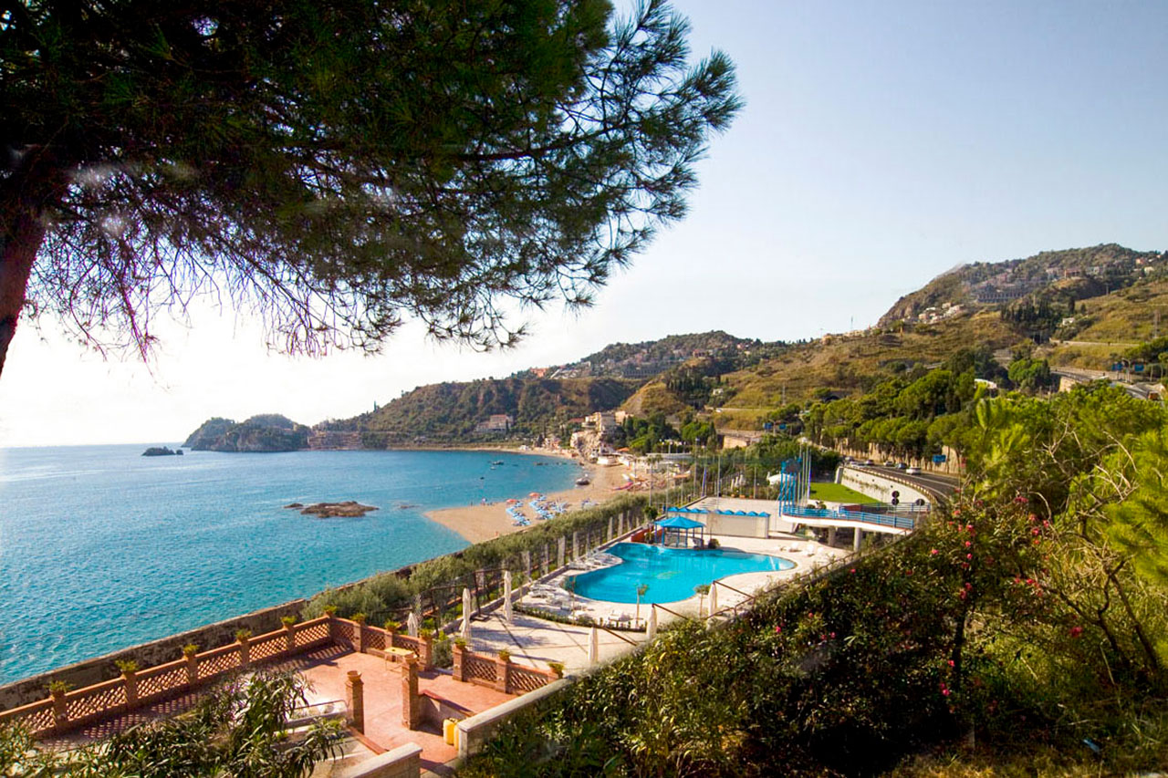 Beach club, noin 1,5 km hotellista