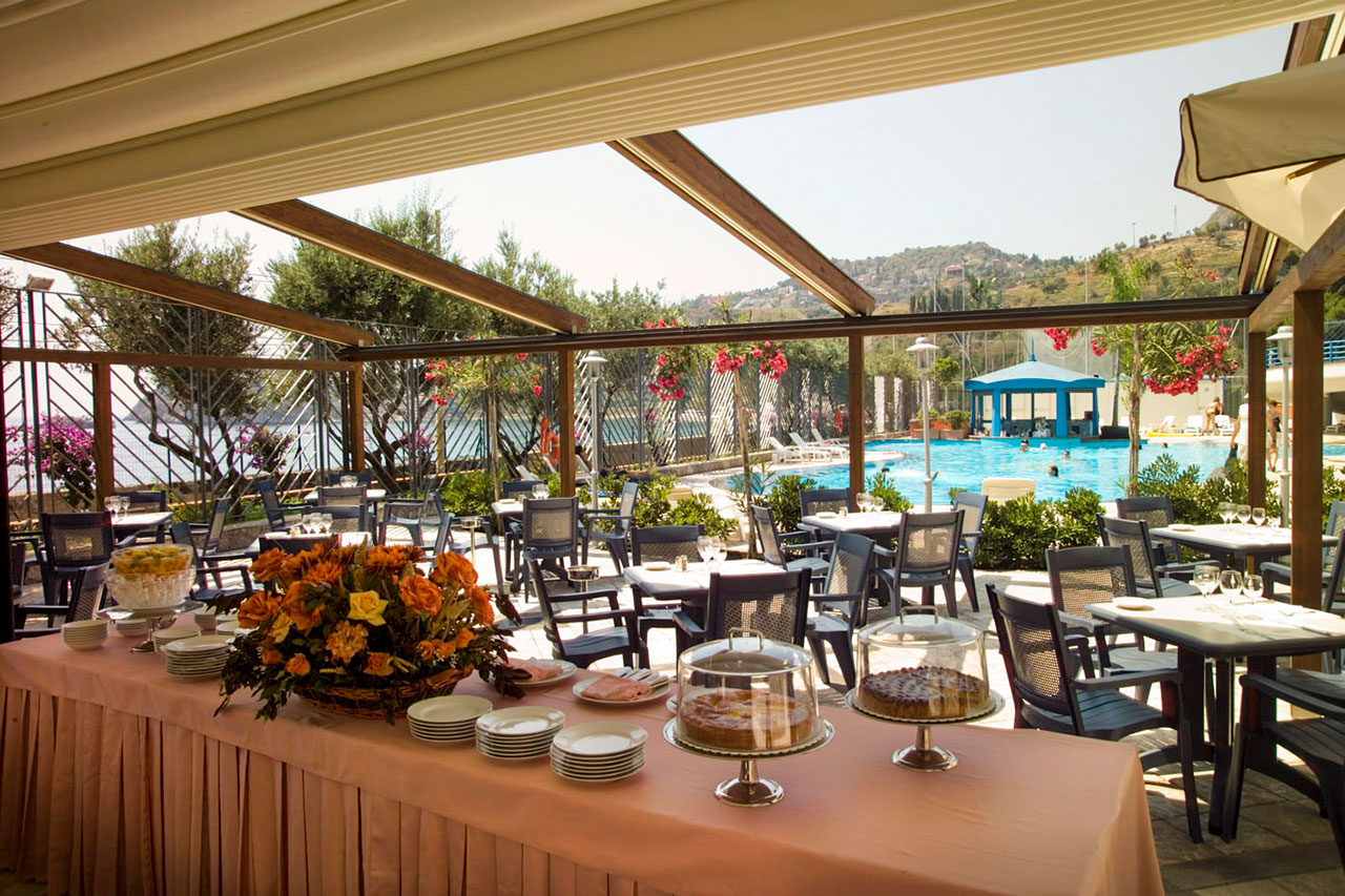 Beach club, noin 1,5 km hotellista