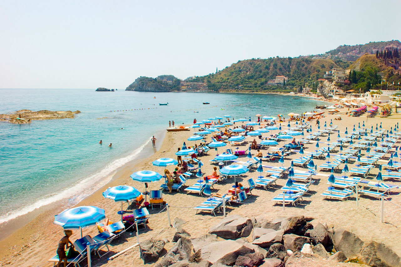 Beach club, noin 1,5 km hotellista