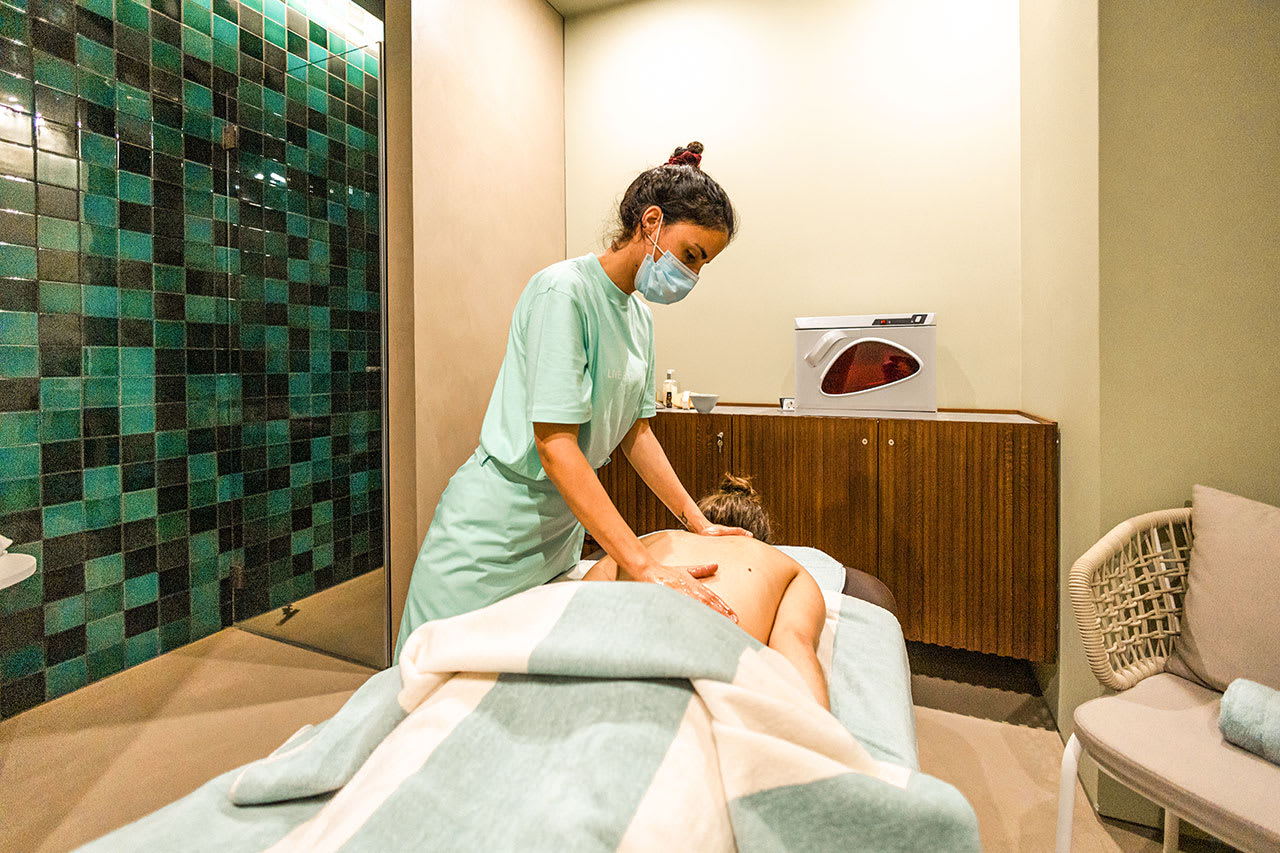 Hemmotteluhetki hotellin spa-osastolla