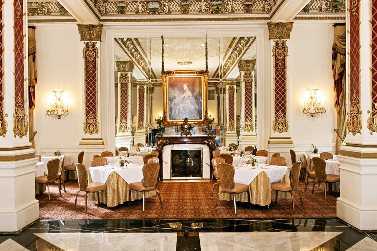 Hotellin Crystal Room -ravintola