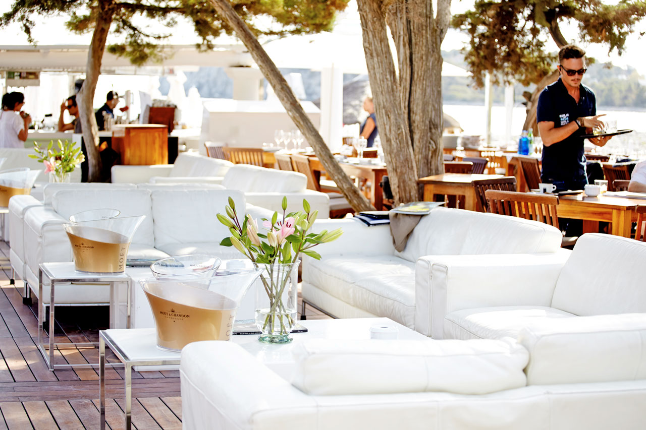 Blue Marlin Ibiza, Platja les Jondal -rannan tuntumassa lähellä Ibizan kaupunkia
