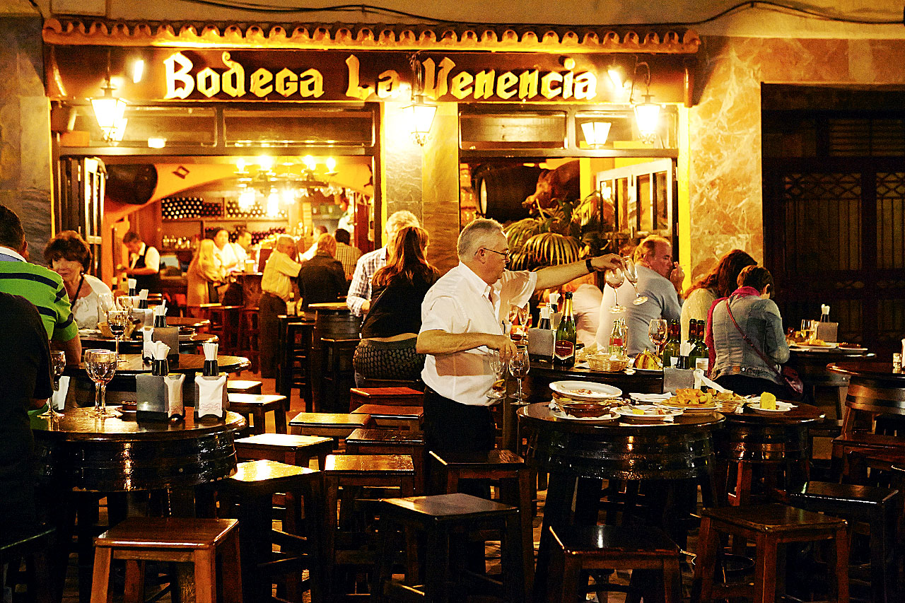 Marbellassa on runsaasti viihtyisä ravintoloita, kahviloita ja baareja