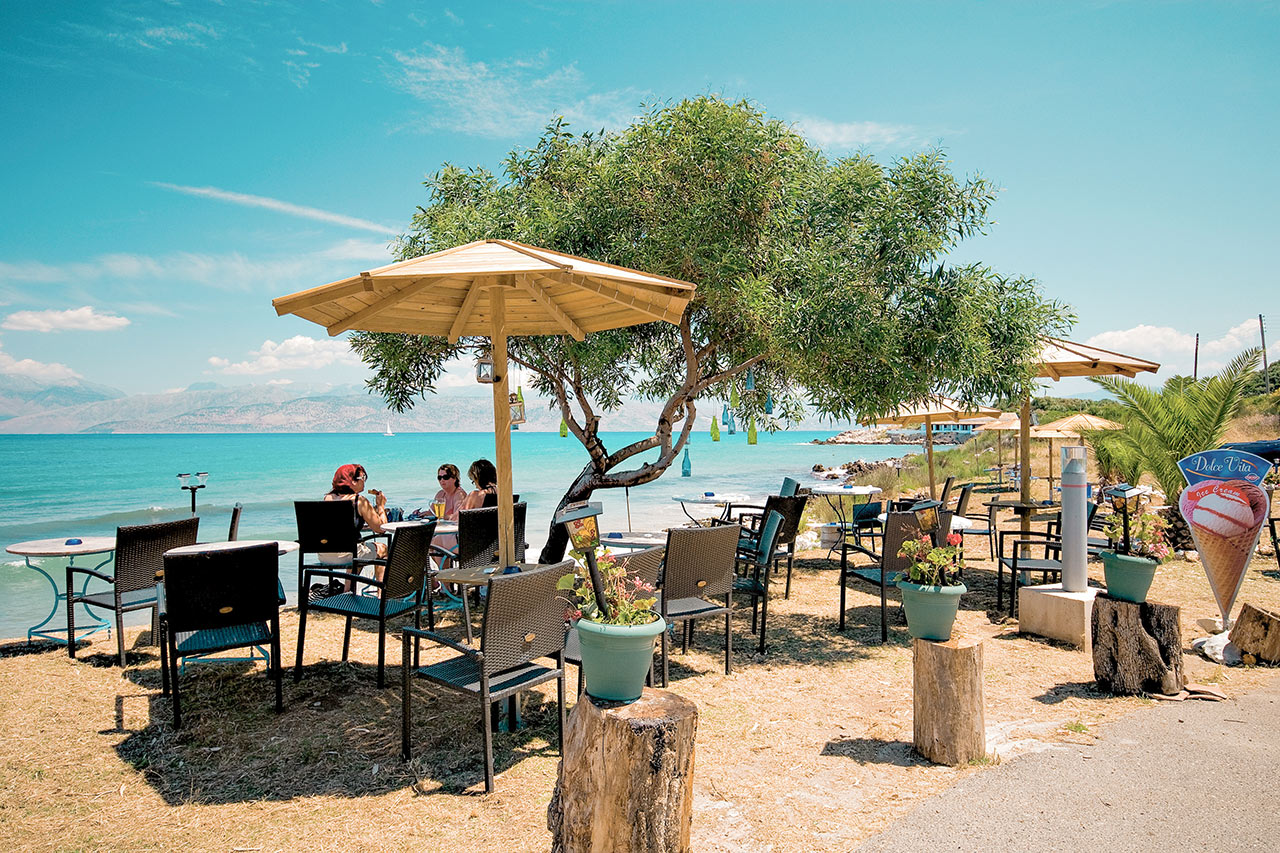 Ranta lähellä Mareblue Beach -hotellia Agios Spiridonaksessa