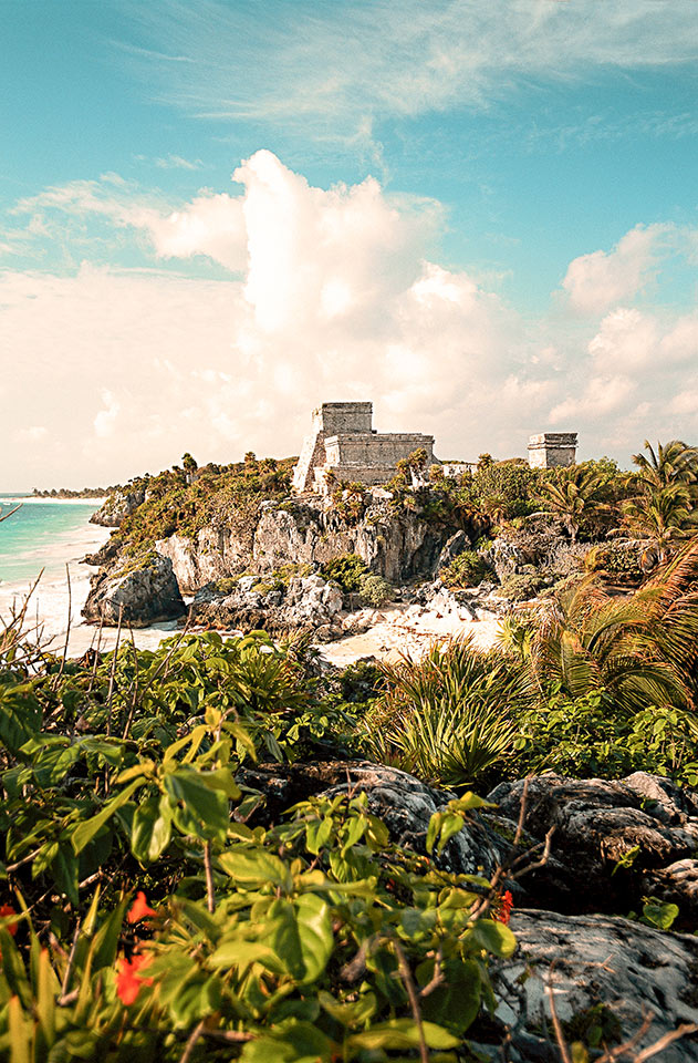 Tulum on tunnettu kauniista rannastaan ja upeista mayaraunioista
