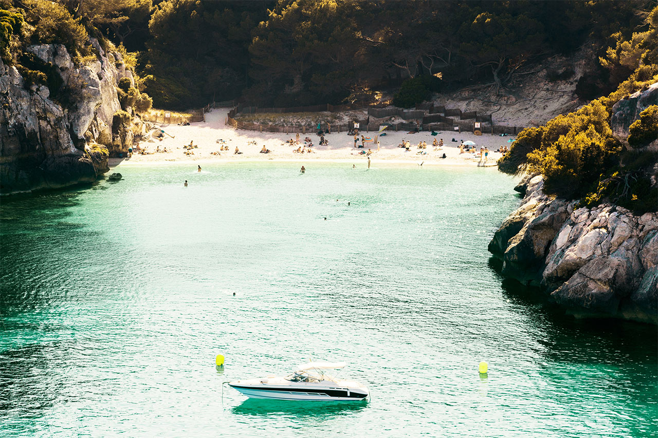 Cala Macarella, Cala'n Boschin lähistöllä