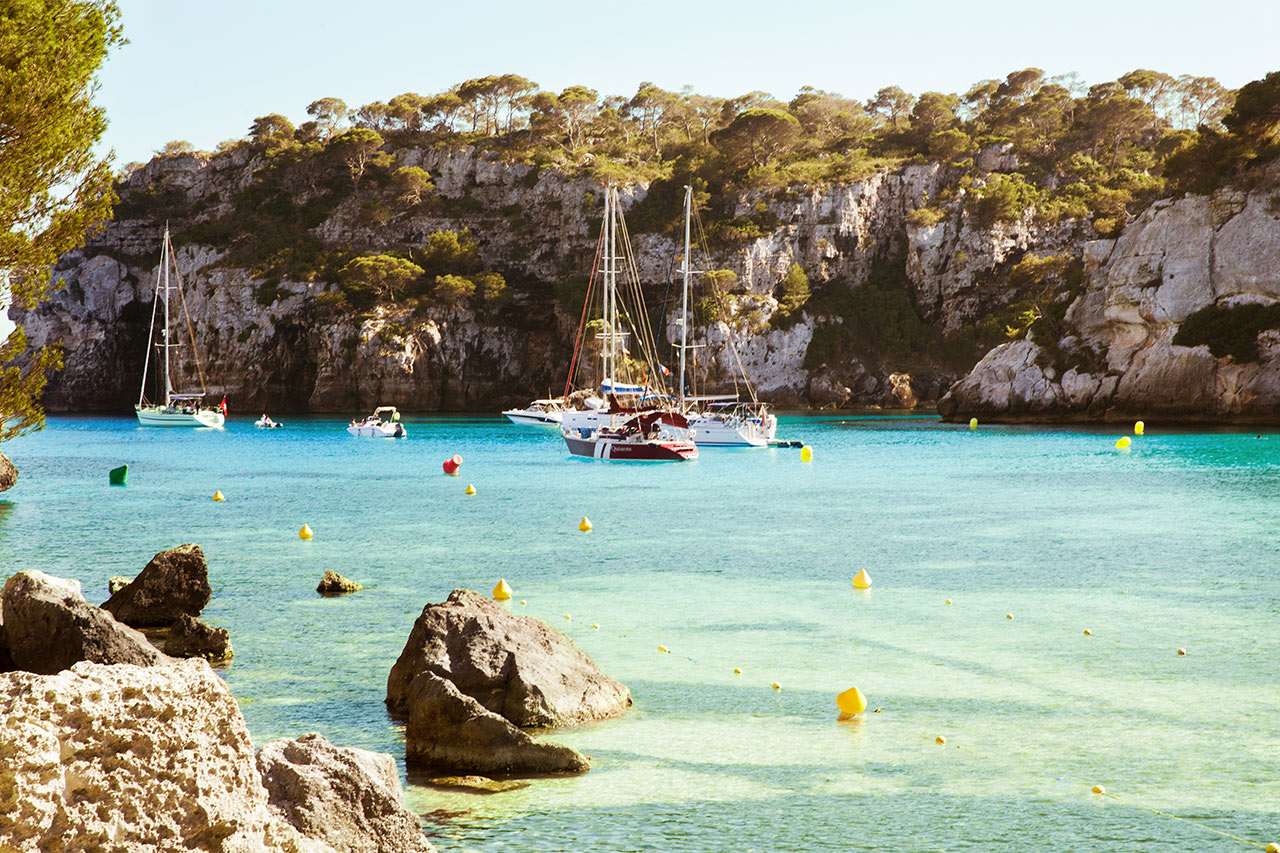 Cala Macarella, Cala'n Boschin lähistöllä